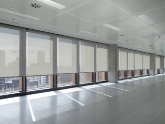 Pose de store intérieur en Savoie & Haute-Savoie